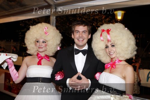 Amsterdam 26 oktober 2007
Uitreiking televizierring 2007 in carre. Ruben Nicolai met 2 sexy vrouwen