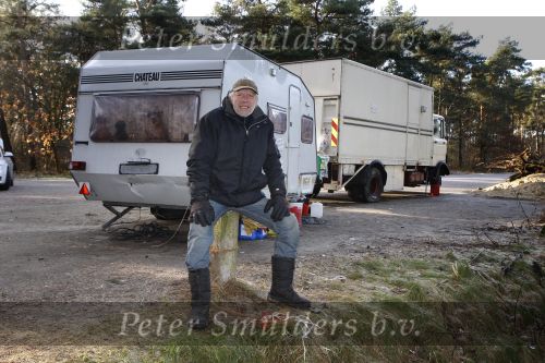Swalmen, 25 Januari 209 Oud bokser Rudi Lubbers bij zijn caravan
Foto Peter Smulders BV