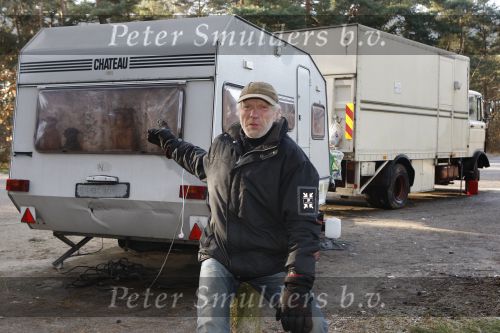 Swalmen, 25 Januari 209 Oud bokser Rudi Lubbers bij zijn caravan
Foto Peter Smulders BV