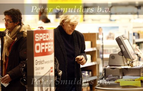Schiphol 10 maart 2009
Rutger Hauer doet tax free inkopen op schiphol.
Peter Smulders bv