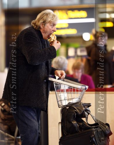 Schiphol 10 maart 2009
Rutger Hauer doet tax free inkopen op schiphol.
Peter Smulders bv
