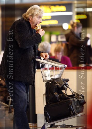 Schiphol 10 maart 2009
Rutger Hauer doet tax free inkopen op schiphol.
Peter Smulders bv
