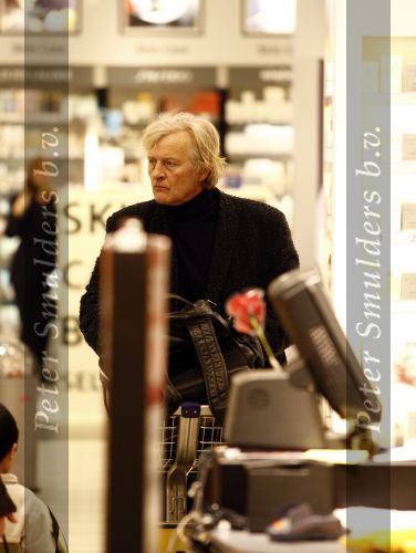 Schiphol 10 maart 2009
Rutger Hauer doet tax free inkopen op schiphol.
Peter Smulders bv