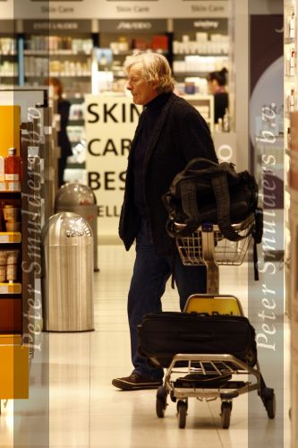 Schiphol 10 maart 2009
Rutger Hauer doet tax free inkopen op schiphol.
Peter Smulders bv