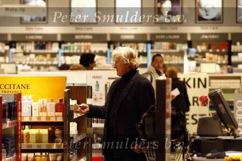 Schiphol 10 maart 2009
Rutger Hauer doet tax free inkopen op schiphol.
Peter Smulders bv