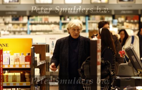 Schiphol 10 maart 2009
Rutger Hauer doet tax free inkopen op schiphol.
Peter Smulders bv