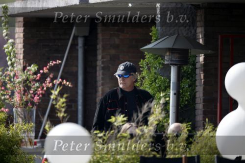 Amsterdam 21 april 2009
Rutger Hauer op zijn honda gold wing motor in amsterdam. Hij heeft een soort aanhanger achter zijn motor hangen en riookt heerlijk een sigaret.
Peter Smulders bv