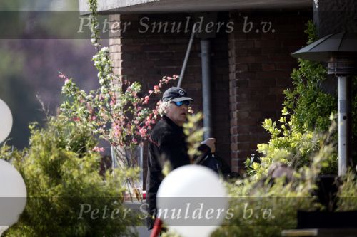 Amsterdam 21 april 2009
Rutger Hauer op zijn honda gold wing motor in amsterdam. Hij heeft een soort aanhanger achter zijn motor hangen en riookt heerlijk een sigaret.
Peter Smulders bv
