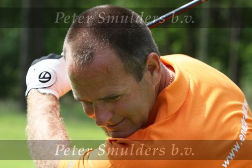 Ommen, 25 Mei 2009 Energy4all Golfdag 2009 op golfbaan Hooge Graven
met veel BN-ers, georganiseerd door golfpro Joost Hage en zijn vrouw Gina Hage
Scheidsrechter Ruud Bossen aan het golfen
Peter Smulders BV Eindhoven