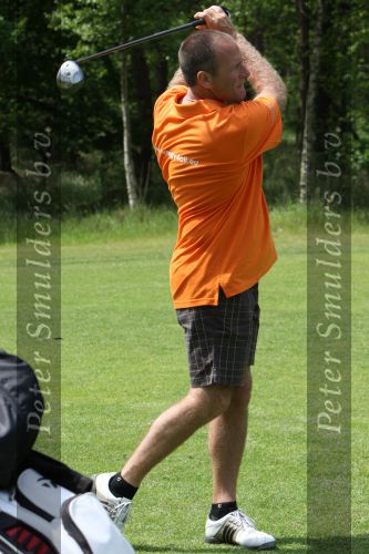 Ommen, 25 Mei 2009 Energy4all Golfdag 2009 op golfbaan Hooge Graven
met veel BN-ers, georganiseerd door golfpro Joost Hage en zijn vrouw Gina Hage
Scheidsrechter Ruud Bossen aan het golfen
Peter Smulders BV Eindhoven