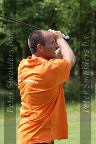 Ommen, 25 Mei 2009 Energy4all Golfdag 2009 op golfbaan Hooge Graven
met veel BN-ers, georganiseerd door golfpro Joost Hage en zijn vrouw Gina Hage
Scheidsrechter Ruud Bossen aan het golfen
Peter Smulders BV Eindhoven