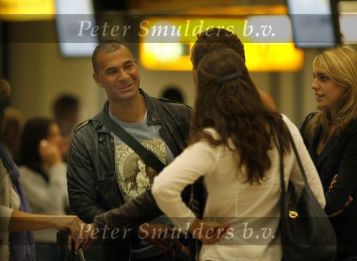 Schiphol 5 juli 2007
Gordon met zijn nieuwe vriend Edwin  en oa Ruud Gullit Christine Kroonenberg en Marc v d Linden op schiphol. Ze gaan de verjaardag van Gordon vieren op Mykanos.
