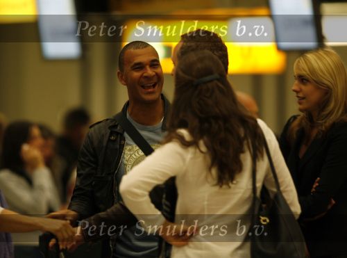 Schiphol 5 juli 2007
Gordon met zijn nieuwe vriend Edwin  en oa Ruud Gullit Christine Kroonenberg en Marc v d Linden op schiphol. Ze gaan de verjaardag van Gordon vieren op Mykanos.