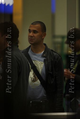 Schiphol 5 juli 2007
Gordon met zijn nieuwe vriend Edwin  en oa Ruud Gullit Christine Kroonenberg en Marc v d Linden op schiphol. Ze gaan de verjaardag van Gordon vieren op Mykanos.