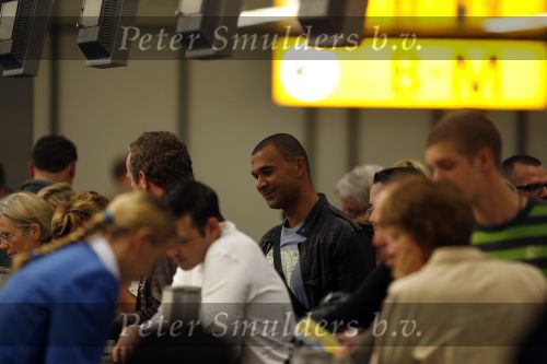 Schiphol 5 juli 2007
Gordon met zijn nieuwe vriend Edwin  en oa Ruud Gullit Christine Kroonenberg en Marc v d Linden op schiphol. Ze gaan de verjaardag van Gordon vieren op Mykanos.