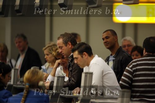 Schiphol 5 juli 2007
Gordon met zijn nieuwe vriend Edwin  en oa Ruud Gullit Christine Kroonenberg en Marc v d Linden op schiphol. Ze gaan de verjaardag van Gordon vieren op Mykanos.