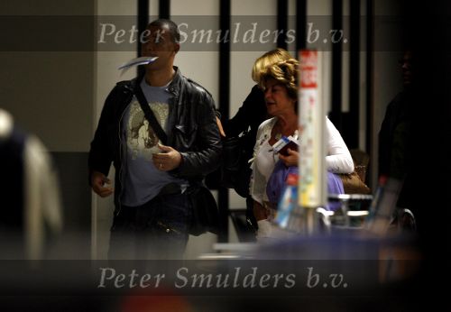 Schiphol 5 juli 2007
Gordon met zijn nieuwe vriend Edwin  en oa Ruud Gullit Christine Kroonenberg en Marc v d Linden op schiphol. Ze gaan de verjaardag van Gordon vieren op Mykanos.