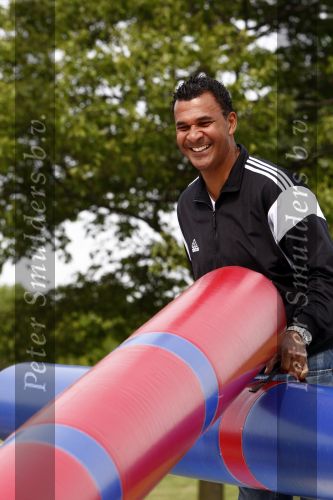 Velperbroek 9 mei 2009
Ruud Gullit bezoekt sportdag voor hangjongeren in Velperbroek.
Peter Smulders bv