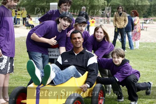 Velperbroek 9 mei 2009
Ruud Gullit bezoekt sportdag voor hangjongeren in Velperbroek.
Peter Smulders bv