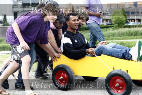 Velperbroek 9 mei 2009
Ruud Gullit bezoekt sportdag voor hangjongeren in Velperbroek.
Peter Smulders bv
