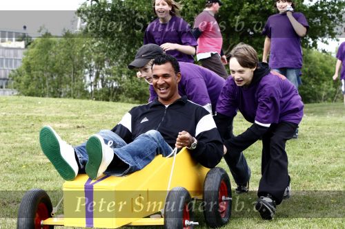 Velperbroek 9 mei 2009
Ruud Gullit bezoekt sportdag voor hangjongeren in Velperbroek.
Peter Smulders bv