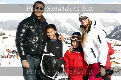 Fiss 15 februari 2009
Ruud en Estelle Gullit met hun kinderen Joelle en Maxim op ski vakantie in Fiss.
Peter Smulders bv