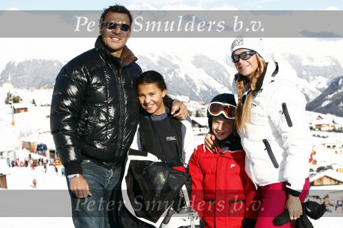 Fiss 15 februari 2009
Ruud en Estelle Gullit met hun kinderen Joelle en Maxim op ski vakantie in Fiss.
Peter Smulders bv