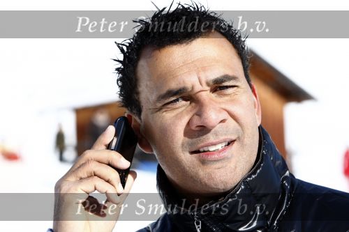 Fiss 15 februari 2009
Ruud Gullit met Joelle en Maxim op wintersport. Ook Marco Borsato en Leontien en Luca Jada en Senna zijn op skivakantie.
Peter Smulders bv