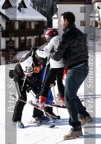 Fiss 15 februari 2009
Ruud Gullit met Joelle en Maxim op wintersport. Ook Marco Borsato en Leontien en Luca Jada en Senna zijn op skivakantie.
Peter Smulders bv