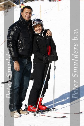 Fiss 15 februari 2009
Ruud Gullit met Joelle en Maxim op wintersport. Ook Marco Borsato en Leontien en Luca Jada en Senna zijn op skivakantie.
Peter Smulders bv