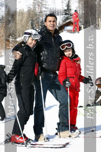 Fiss 15 februari 2009
Ruud Gullit met Joelle en Maxim op wintersport. Ook Marco Borsato en Leontien en Luca Jada en Senna zijn op skivakantie.
Peter Smulders bv