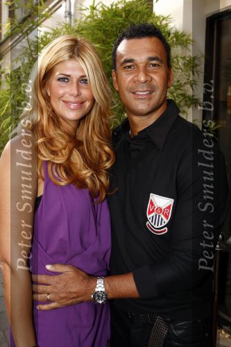 Amsterdam 26 juni 2008
Feestje voor Estelle Gullit haar 30e verjaardag in en pluche. Ruud Gullit was speciaal even over gekomen voor haar verjaardag.