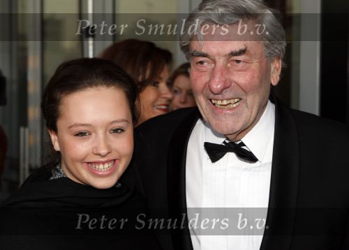 Rotterdam 16 december 2007
premiere Evita in het nieuwe Luxor theater. Ruud Lubbers met kleindochter