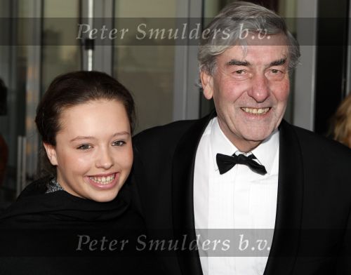 Rotterdam 16 december 2007
premiere Evita in het nieuwe Luxor theater. Ruud Lubbers met kleindochter