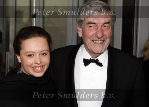 Rotterdam 16 december 2007
premiere Evita in het nieuwe Luxor theater. Ruud Lubbers met kleindochter