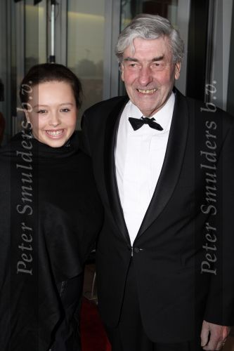 Rotterdam 16 december 2007
premiere Evita in het nieuwe Luxor theater. Ruud Lubbers met kleindochter