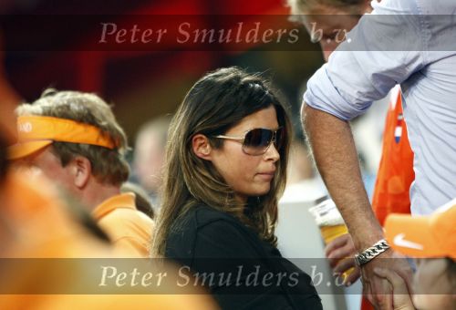 Basel 21 juni 2008
Sabia Boulahrouz op de tribune bij Nederland tegen Rusland . Ondanks het verlies van hun dochtertje sppelde Kalid gewoon mee tegen Rusland. Nederland speelde met een rouwband.