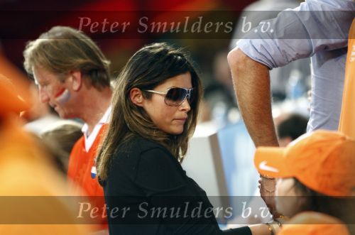 Basel 21 juni 2008
Sabia Boulahrouz op de tribune bij Nederland tegen Rusland . Ondanks het verlies van hun dochtertje sppelde Kalid gewoon mee tegen Rusland. Nederland speelde met een rouwband.
