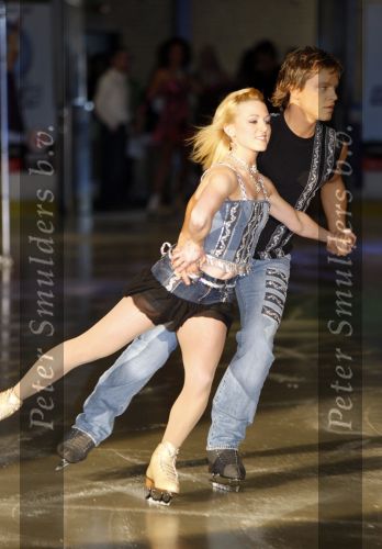 Amsterdam 23 oktober 2007
Nance Coolen en Gerard Joling bij presentatie sterren dansen op het ijs van sbs6  op de jaap eden baan. Sander Foppele