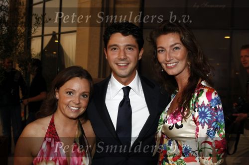 Noordwijk 29 augustus 2008
Summerfair Miljonair in huis ter Duin. Sander Lusink met 2 dames