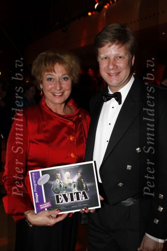 Rotterdam 16 december 2007
Premiere Evita in het nieuwe Luxor met oa Stanley Burleson Brigitte Heitzer en Roberto de GRoot. Andrew Lloyd Webber en Pieter v Vollenhoven zijn daarbij aanwezig. sander Simons met ..