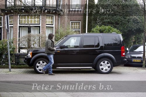 Laren 1 en 2 maart 2008
Sander Vahle heeft bij zijn vriendin Heleen Kolff geslapen en gaat daarna met haar naar zijn nieuwe huis kijken.
Peter Smulders bv