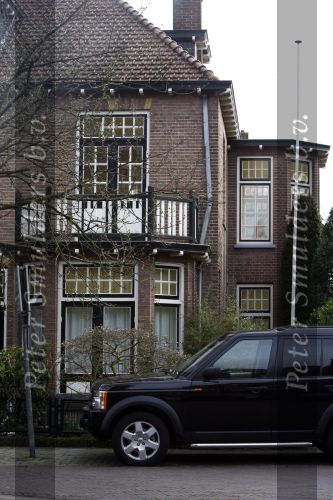Laren 1 en 2 maart 2008
Sander Vahle heeft bij zijn vriendin Heleen Kolff geslapen en gaat daarna met haar naar zijn nieuwe huis kijken.
Peter Smulders bv