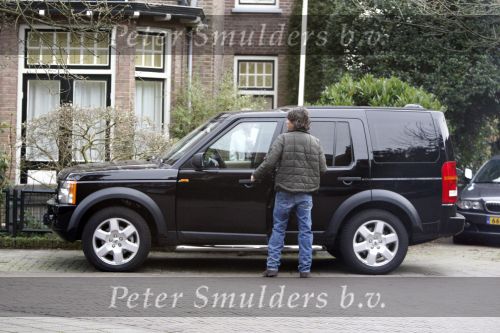 Laren 1 en 2 maart 2008
Sander Vahle heeft bij zijn vriendin Heleen Kolff geslapen en gaat daarna met haar naar zijn nieuwe huis kijken.
Peter Smulders bv