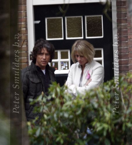 Laren 1 en 2 maart 2008
Sander Vahle heeft bij zijn vriendin Heleen Kolff geslapen en gaat daarna met haar naar zijn nieuwe huis kijken.
Peter Smulders bv
