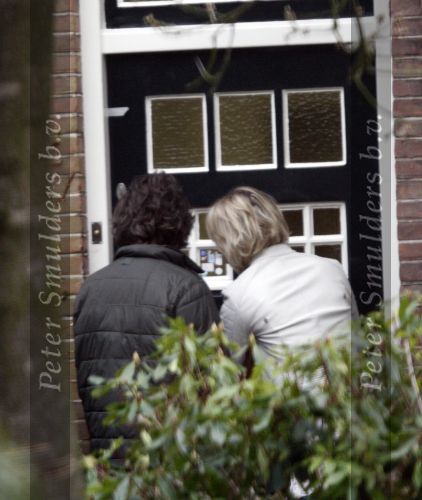 Laren 1 en 2 maart 2008
Sander Vahle heeft bij zijn vriendin Heleen Kolff geslapen en gaat daarna met haar naar zijn nieuwe huis kijken.
Peter Smulders bv