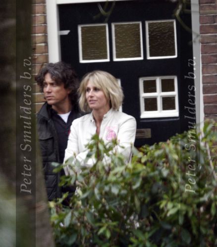 Laren 1 en 2 maart 2008
Sander Vahle heeft bij zijn vriendin Heleen Kolff geslapen en gaat daarna met haar naar zijn nieuwe huis kijken.
Peter Smulders bv