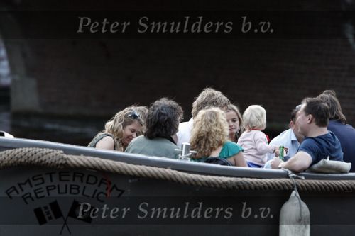 Amsterdam 9 mei 2008
Sander Vahle aan het varen met een vriendin en Menno Kohler met zijn vriendin.
Peter Smulders bv