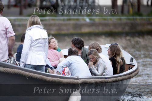 Amsterdam 9 mei 2008
Sander Vahle met een vriendin en Menno Kohler met zijn vriendin samen varend in een sloep op de grachten