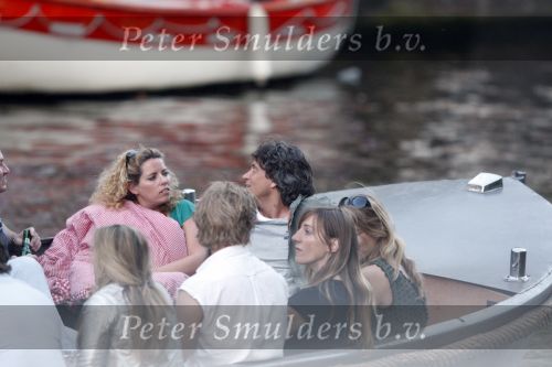 Amsterdam 9 mei 2008
Sander Vahle met een vriendin en Menno Kohler met zijn vriendin samen varend in een sloep op de grachten
